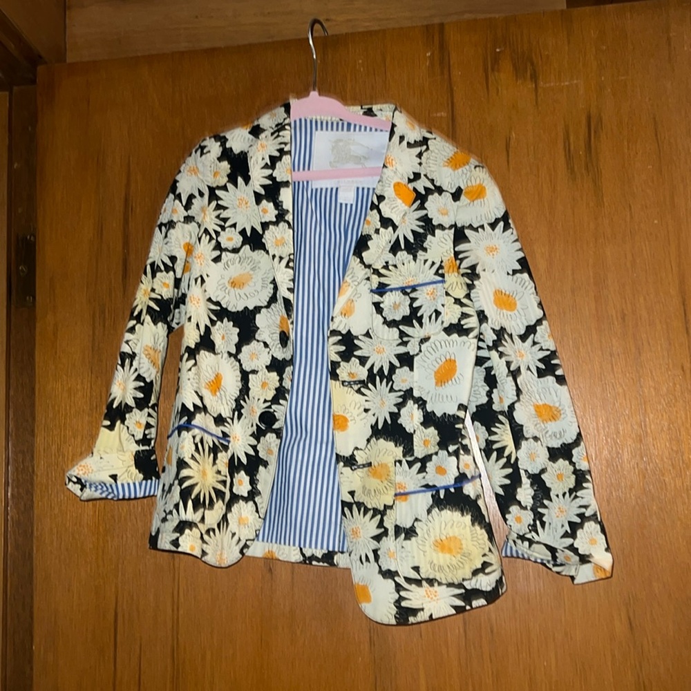 Burberry Children’s blazer, like new. 6 y final price